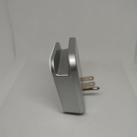 Dual usb & wall outlet charger 3.1 amp - Picture 4 of 4